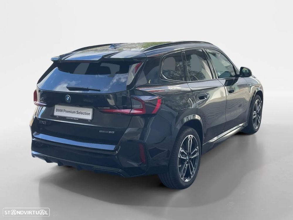 BMW iX1 eDrive20 Pack Desportivo M - 6