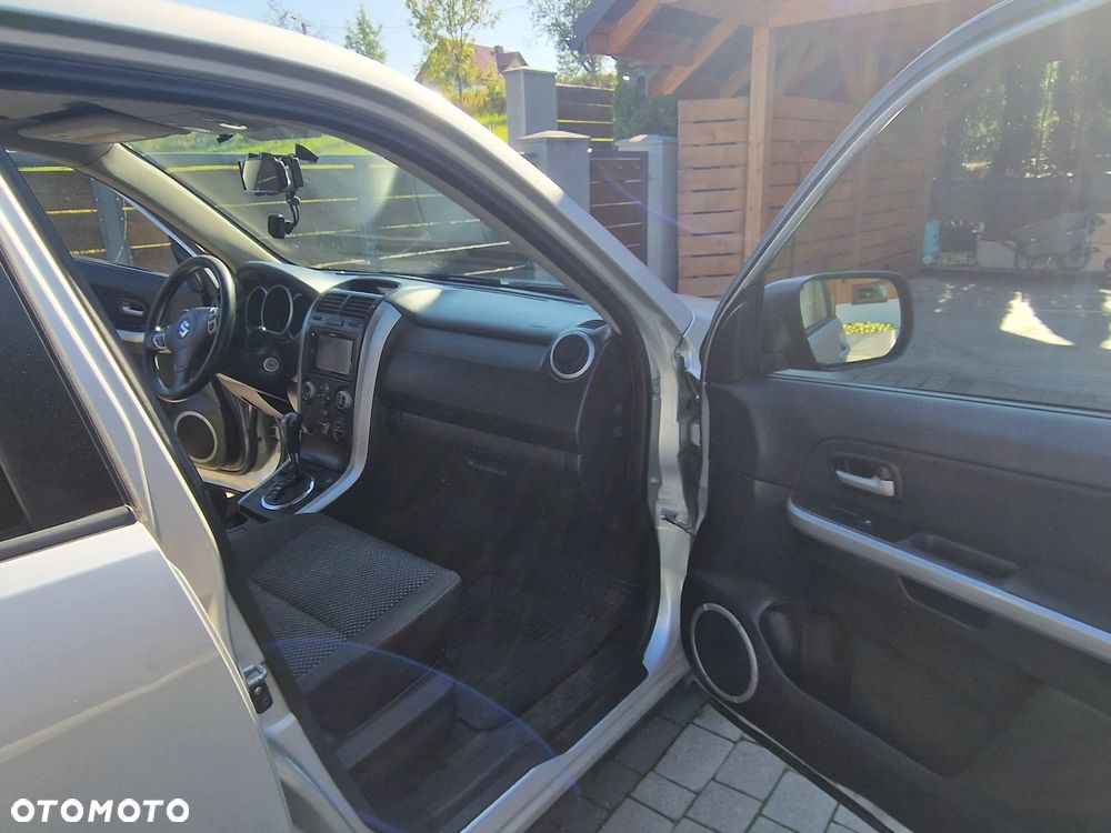 Suzuki Grand Vitara 2.7 V6 Premium - 9