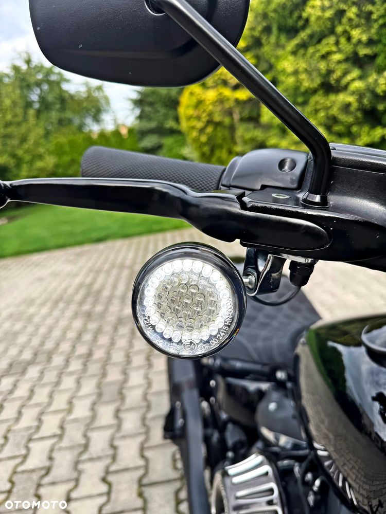 Harley-Davidson Softail Fat Bob - 31