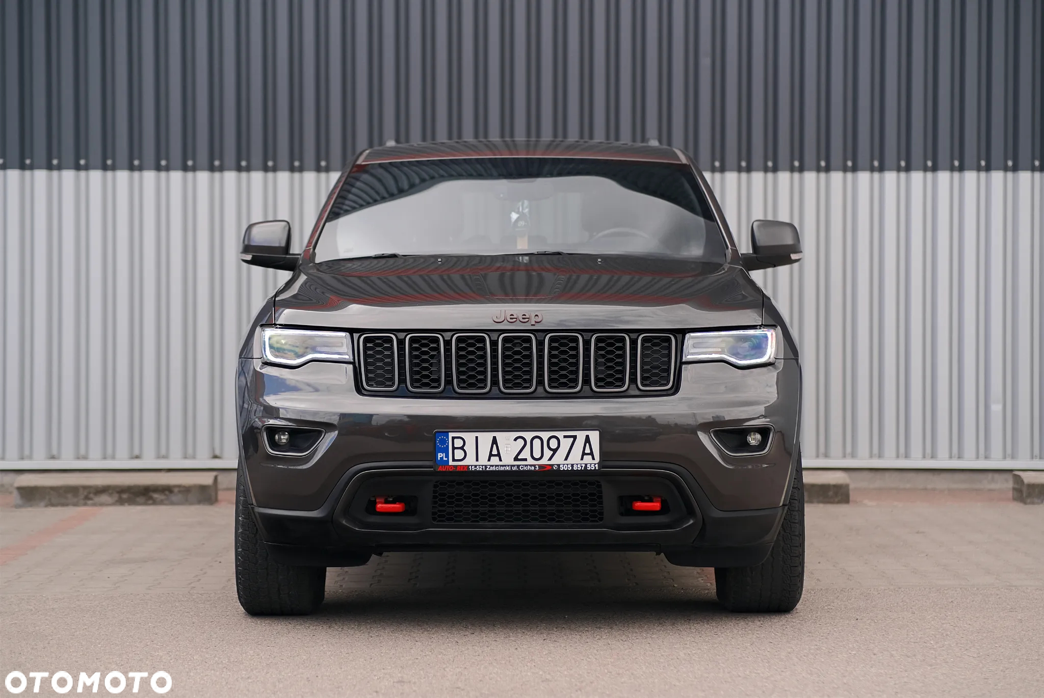 Jeep Grand Cherokee - 38