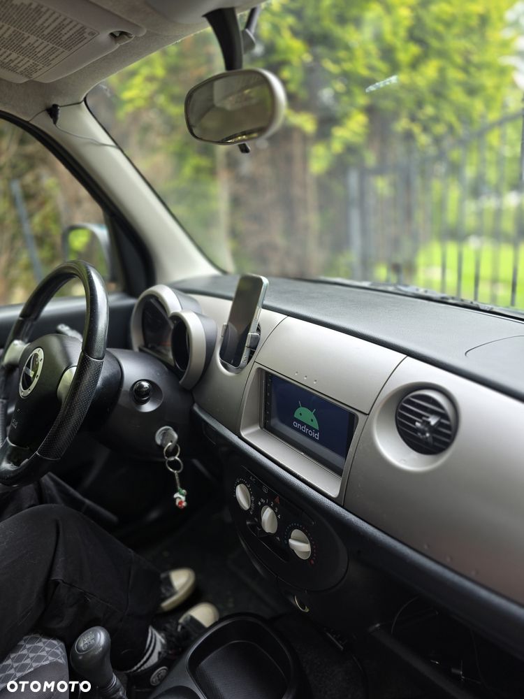 Daihatsu Trevis - 2