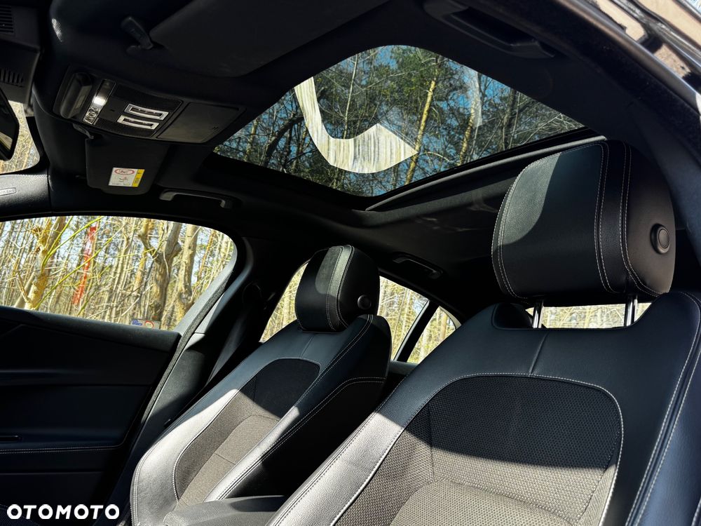 Jaguar XE 2.0 D R-Sport - 9