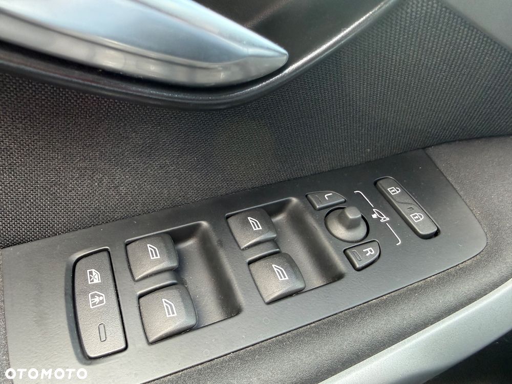Volvo V40 D3 Momentum - 26