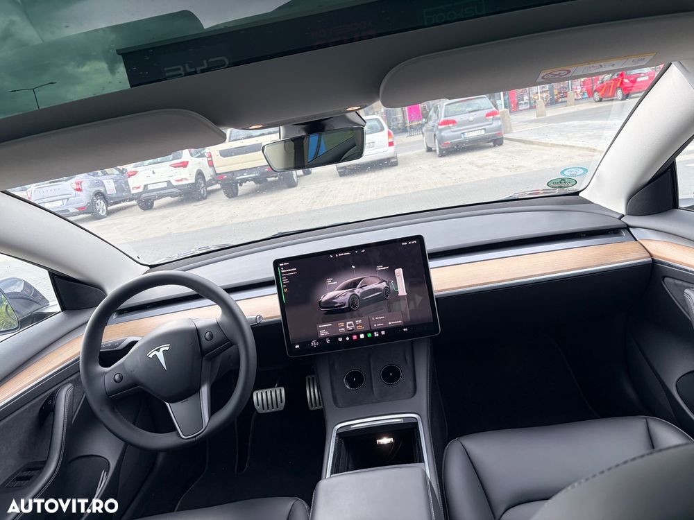 Tesla Model 3 - 6