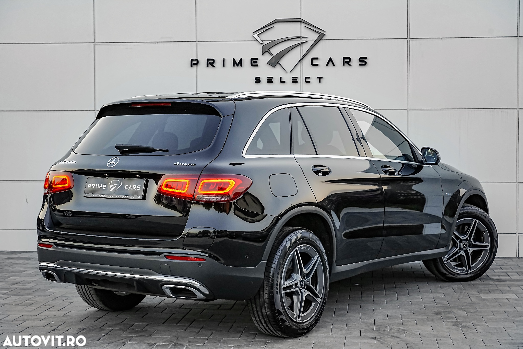 Mercedes-Benz GLC 300 e 4Matic 9G-TRONIC AMG Line - 3