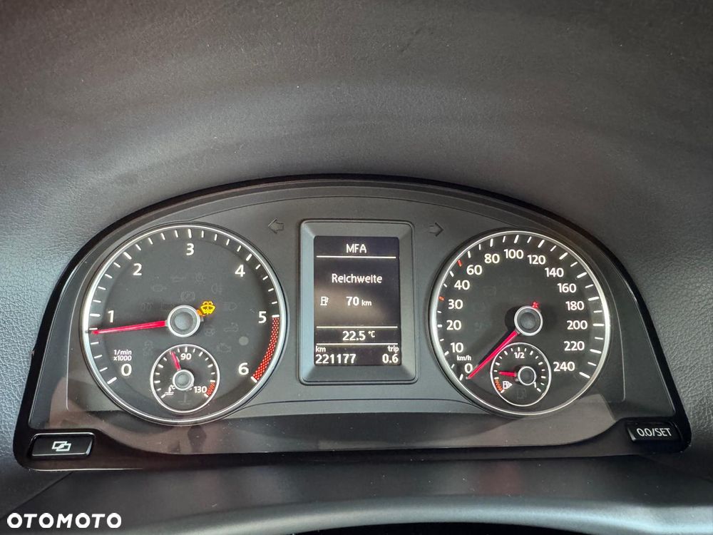 Volkswagen Touran - 22