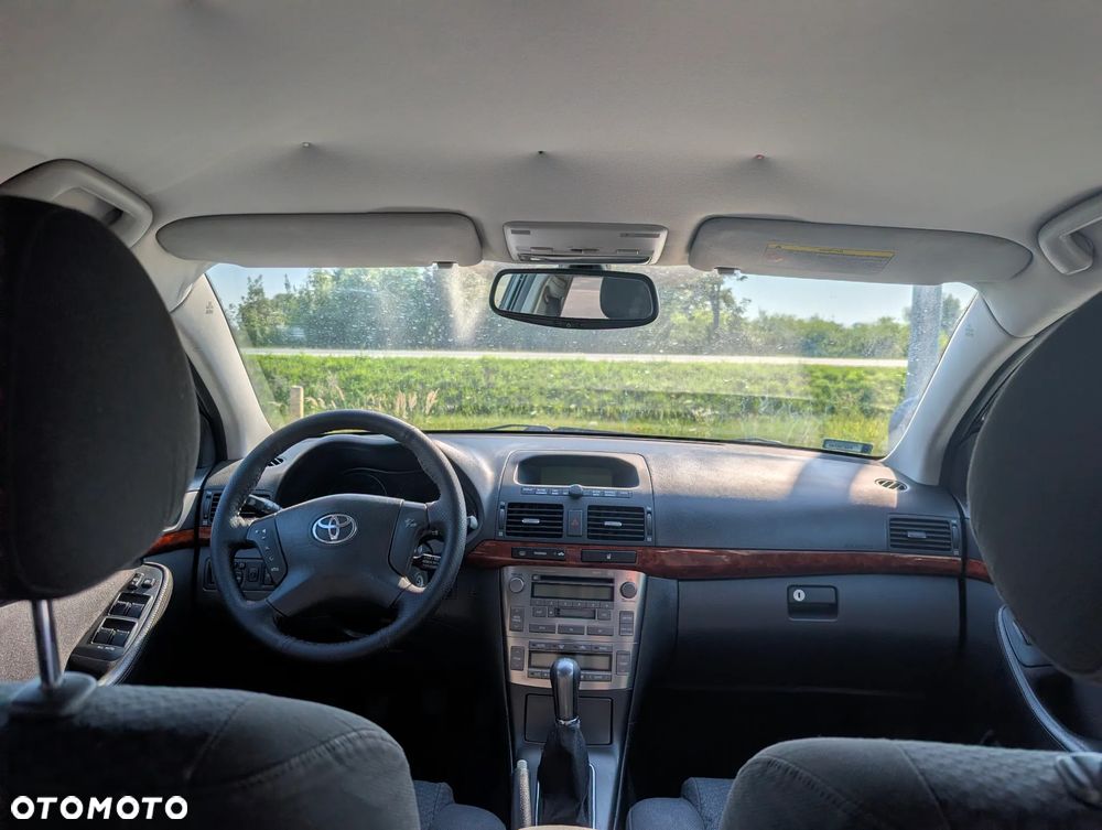 Toyota Avensis 2.0 D-4D - 12