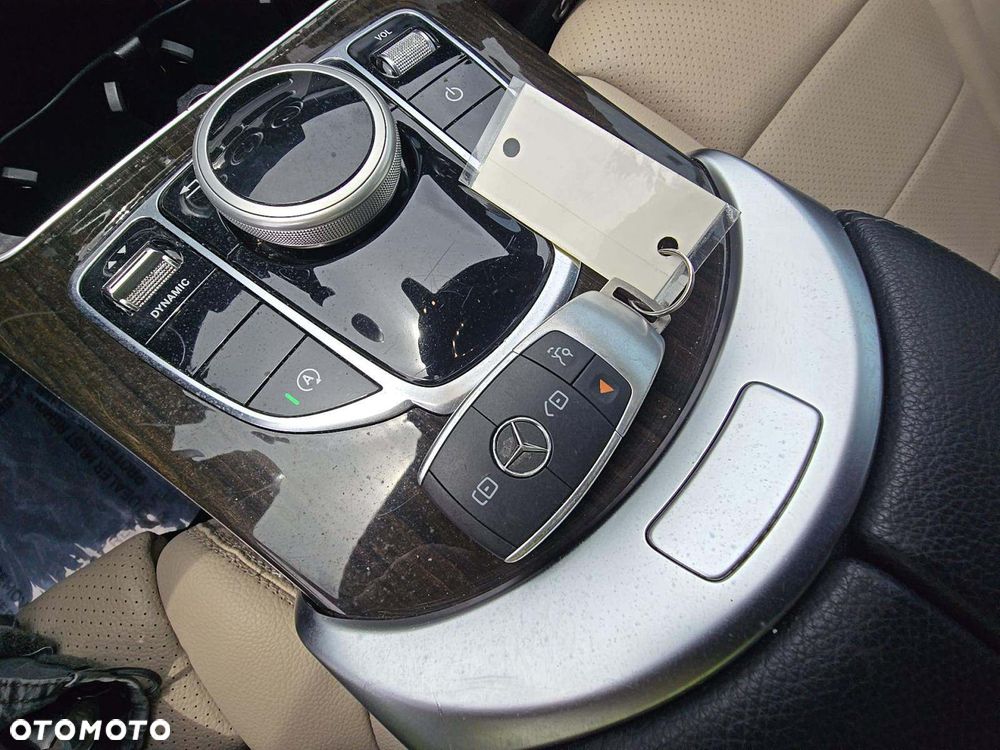 Mercedes-Benz Klasa C 300 4Matic 9G-TRONIC AMG Line - 12