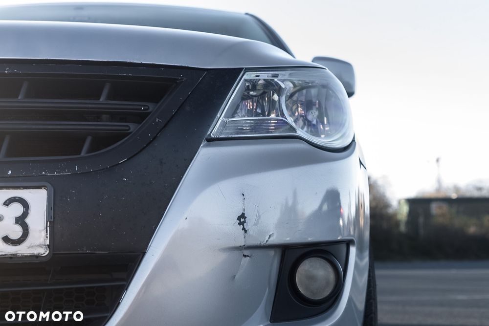 Volkswagen Routan - 10