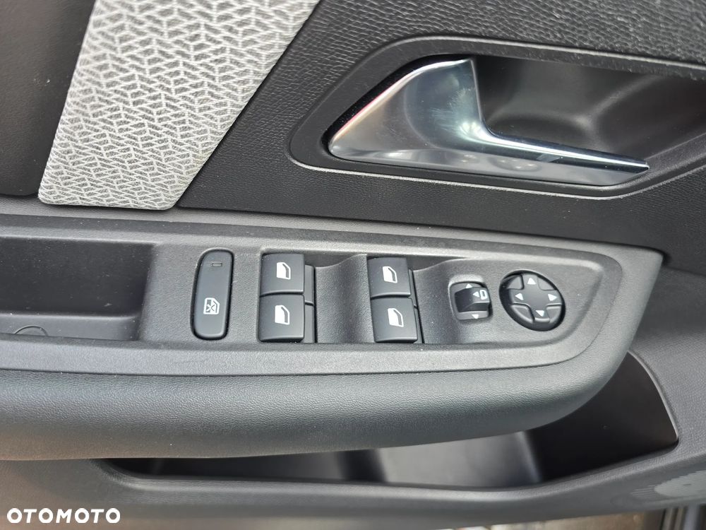 Citroën C4 BlueHDi 130 Stop&Start EAT8 SHINE - 19