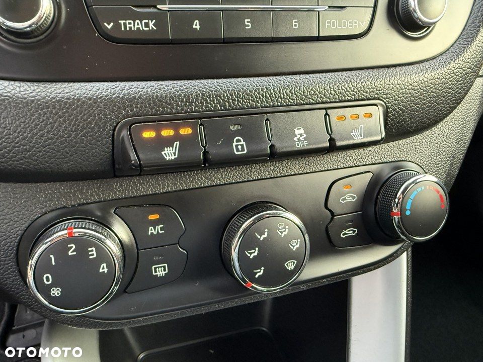 Kia Ceed 1.6 GDI Dream Team Edition - 25