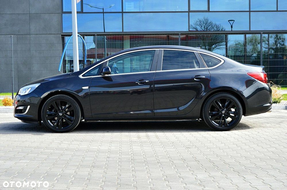 Opel Astra 1.4 T Cosmo - 14