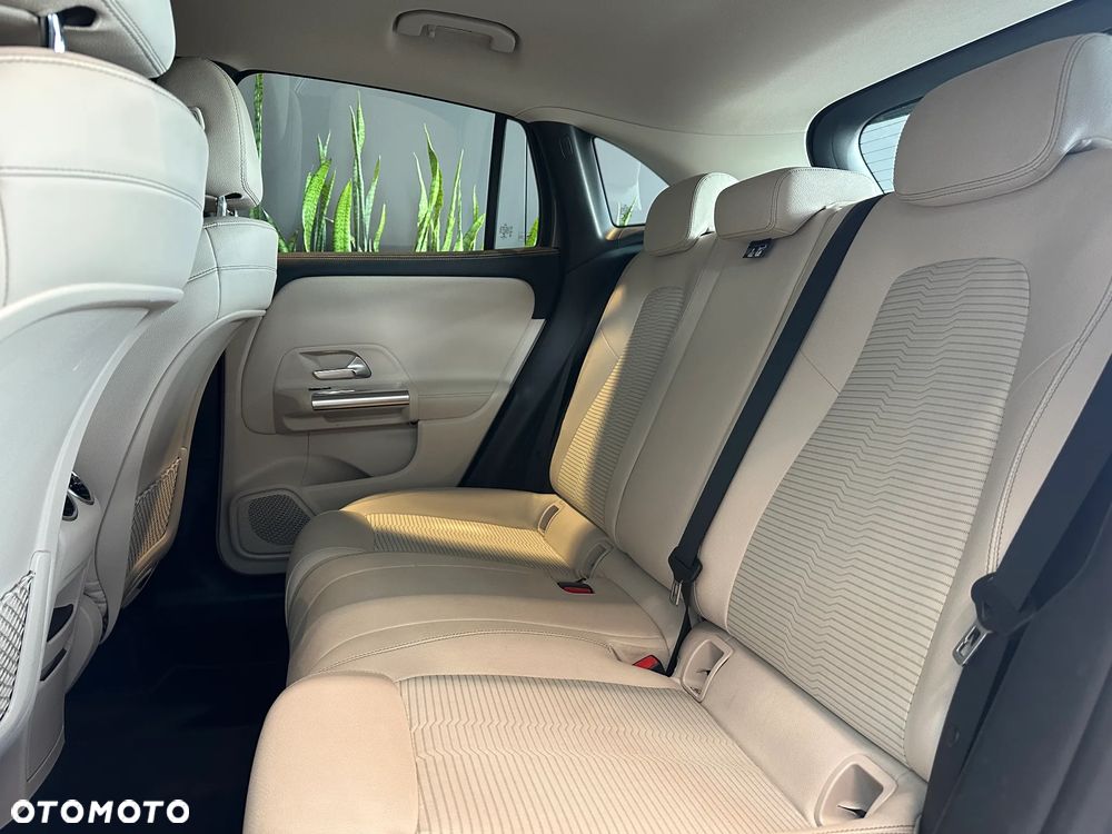 Mercedes-Benz GLA 200 Progressive - 13