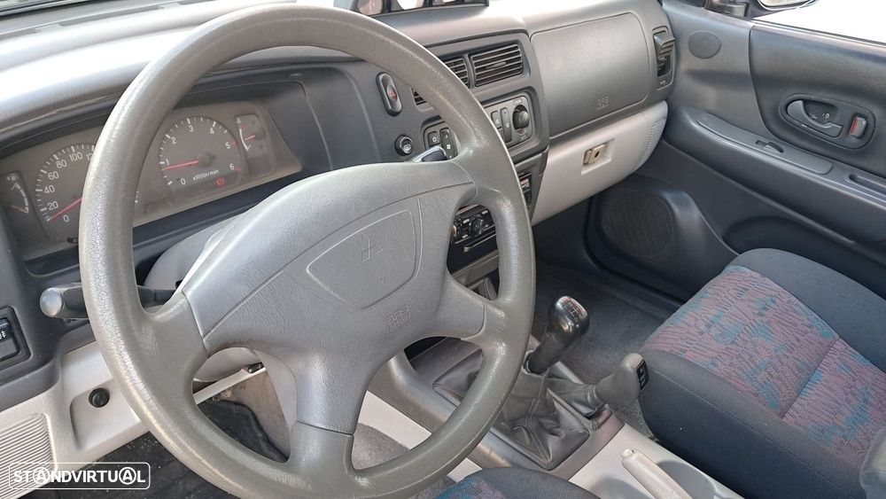 Mitsubishi Pajero Sport 2.5 TD GLS - 17