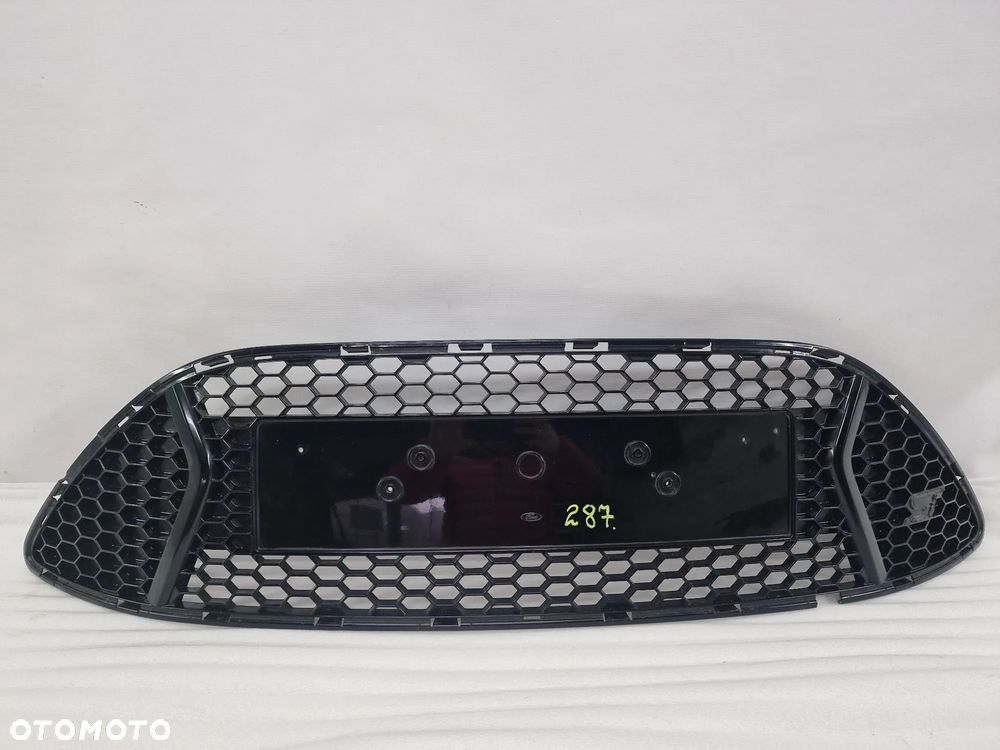 FORD FOCUS MK3 ST / ST-LINE 12- KRATKA ŚRODKOWA ZDERZAKA PRZEDNIEGO PRZÓD , NR CM51-17B968-A , NR AUKCJI KR287 - 1