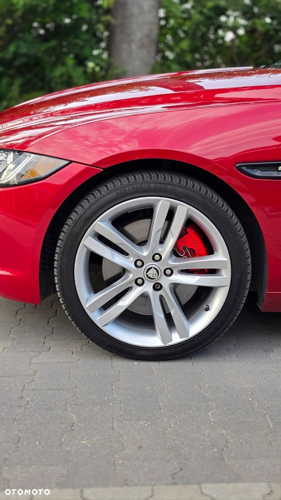 Jaguar XE - 15