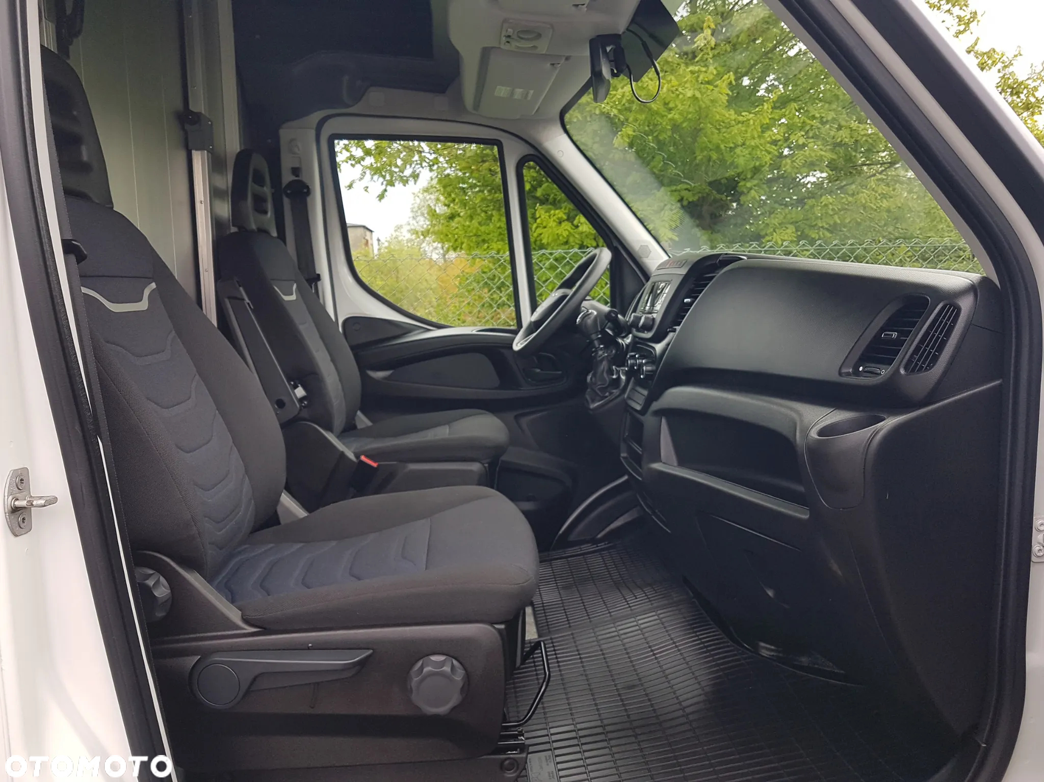Iveco DAILY KONTENER NISKOPODŁOGOWY 4,43x2,23x2,42 SKLEP FOODTRUCK BAR KLIMA KONIOWÓZ KAMPER - 21