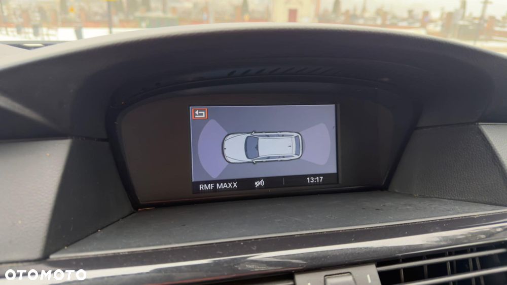 BMW Seria 5 525d - 35