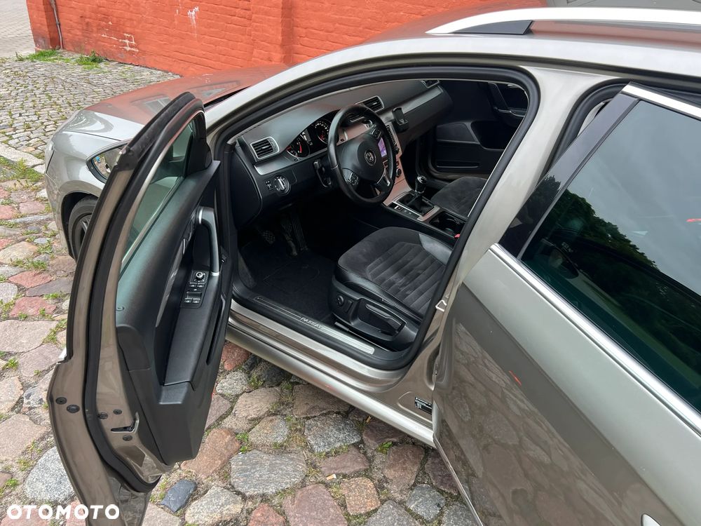 Volkswagen Passat 2.0 TDI DPF Highline - 12