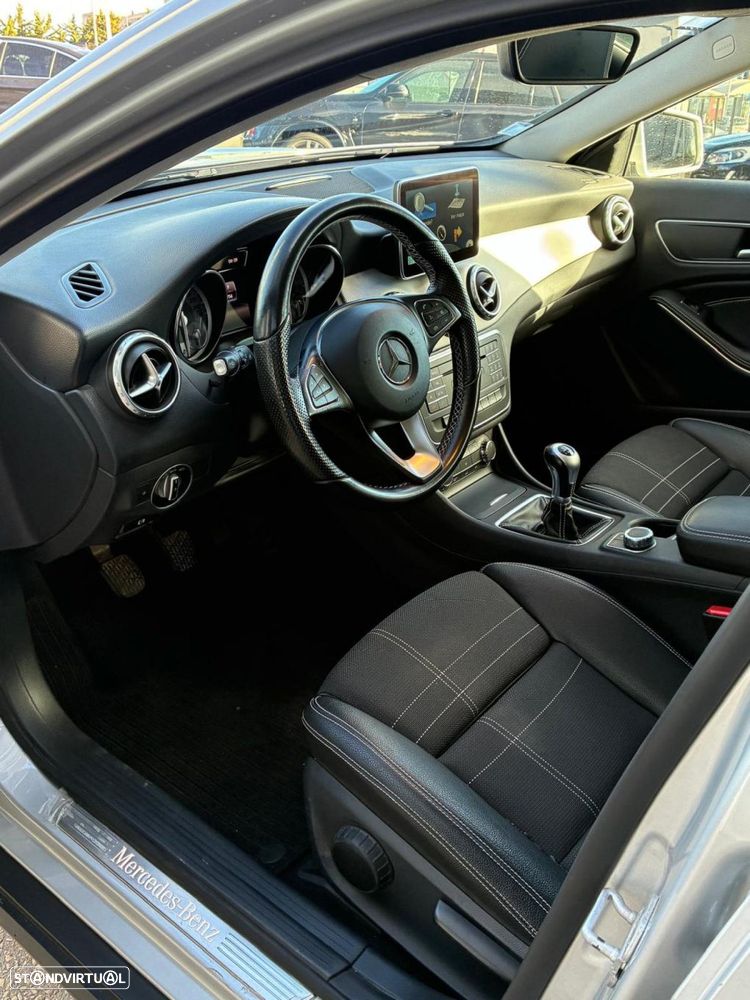 Mercedes-Benz GLA 180 d Urban — fotografia 8