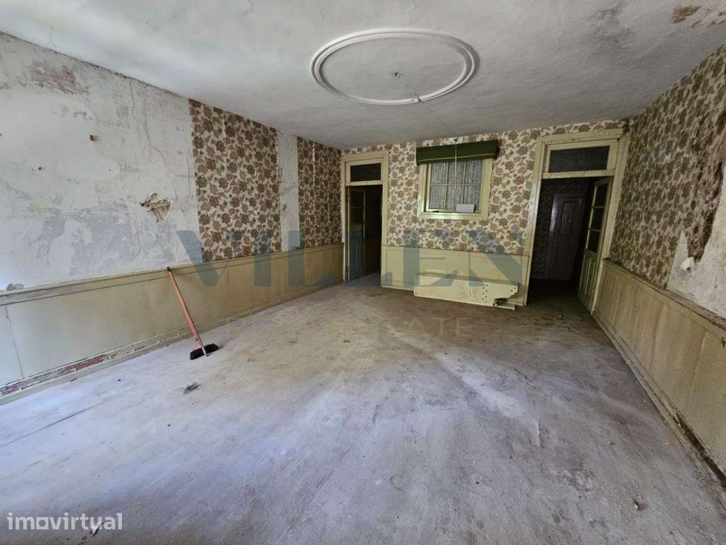 Prédio para restaurar no centro do Porto - Grande imagem: 3/22