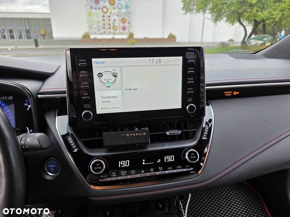 Toyota Corolla 2.0 Hybrid Executive - 17