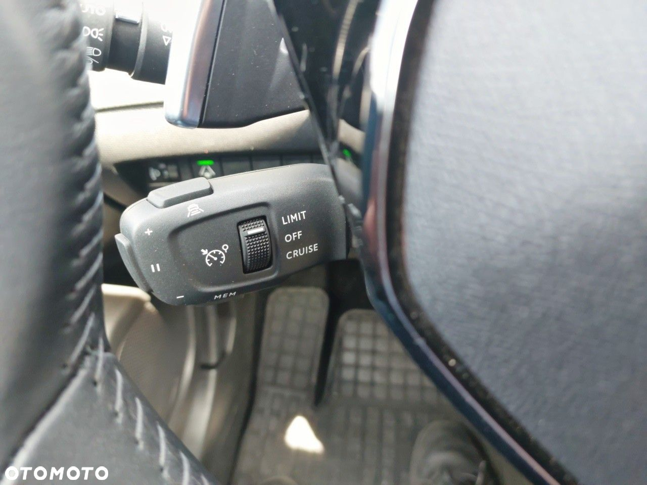Peugeot 2008 1.2 PureTech Allure S&S EAT8 - 14