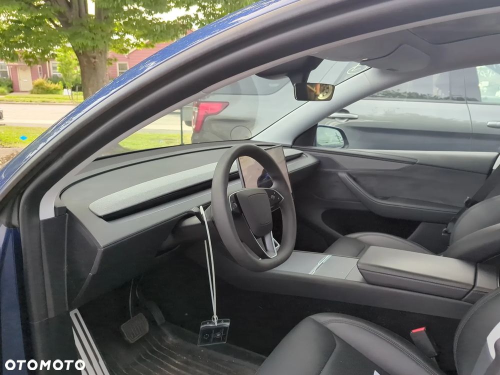 Tesla Model Y - 16
