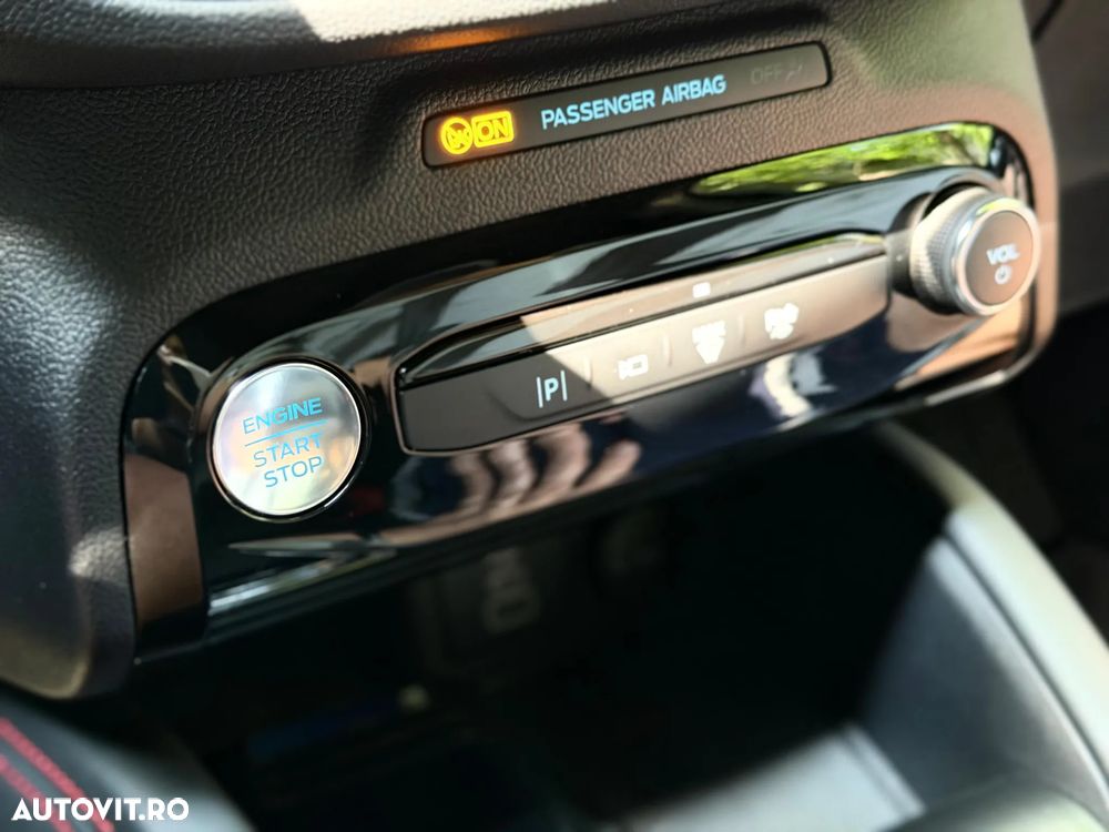 FORD Kuga 2024 — imagine 13