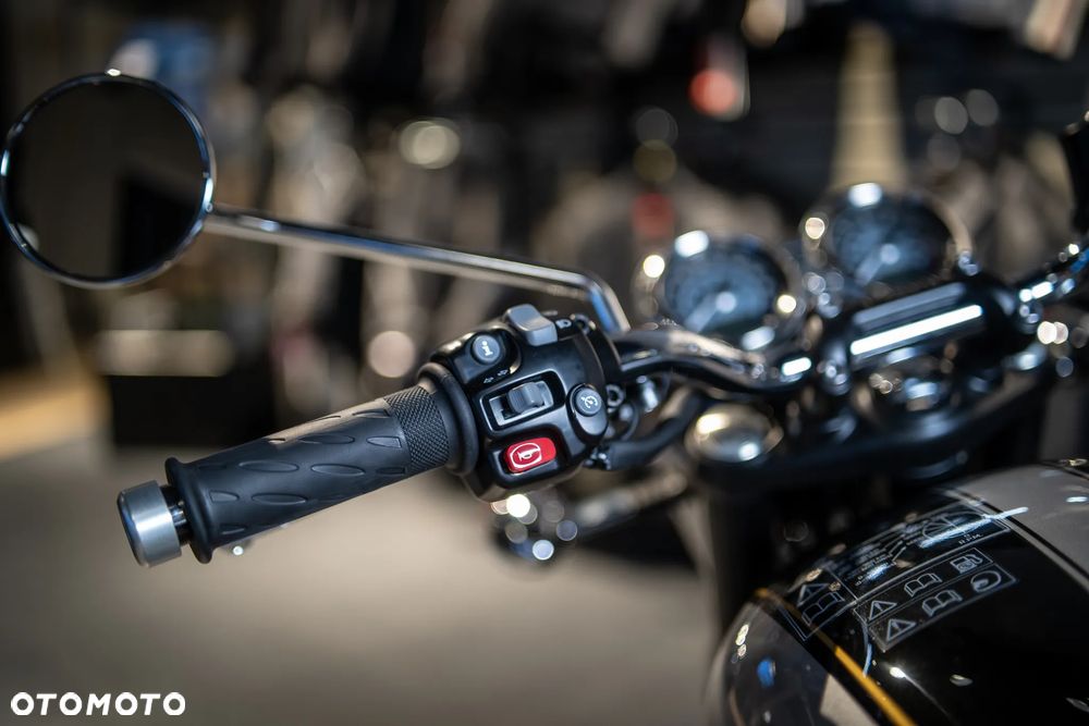 Triumph Bonneville - 5