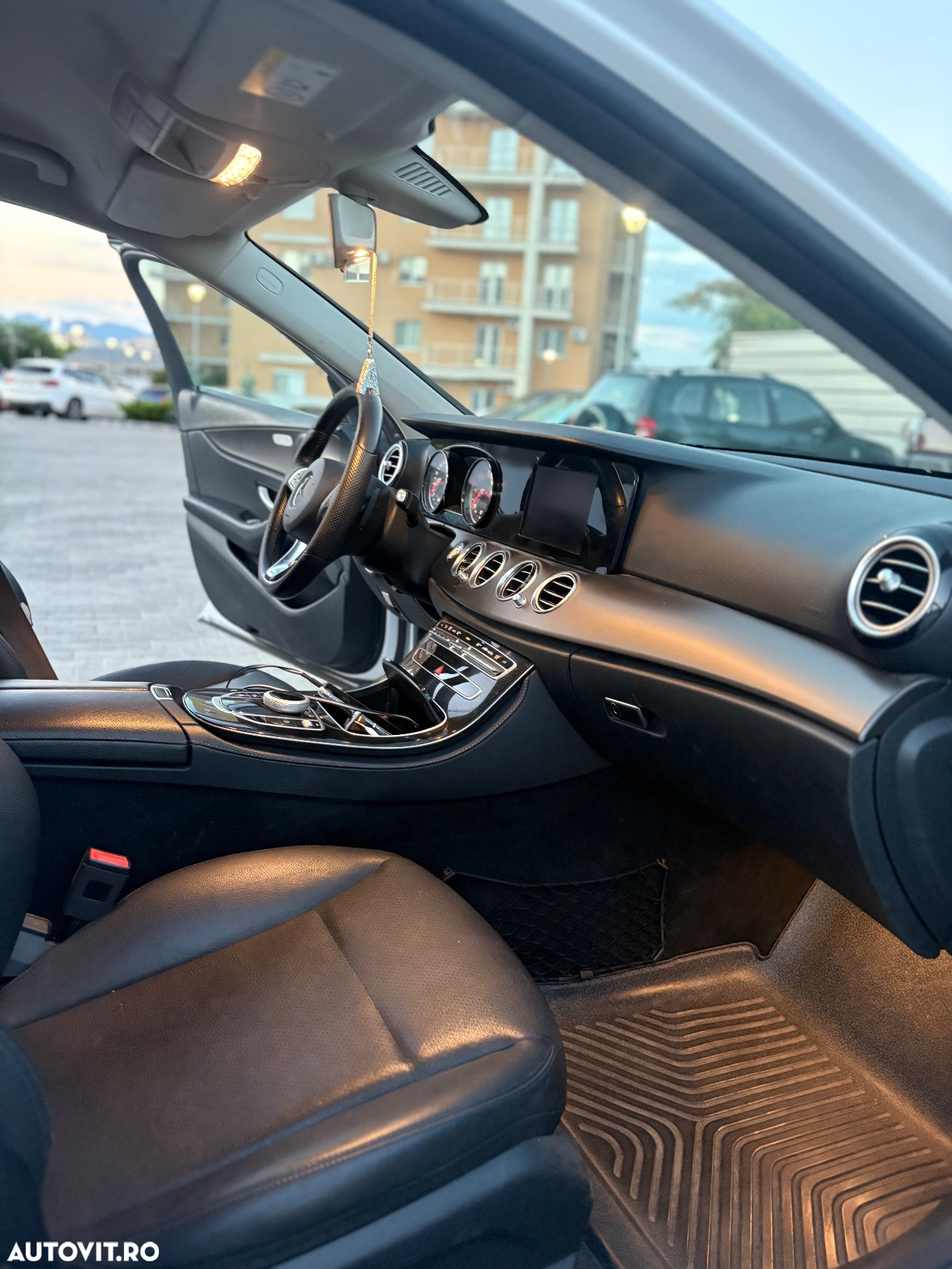 Mercedes-Benz E 200 d 9G-TRONIC - 4