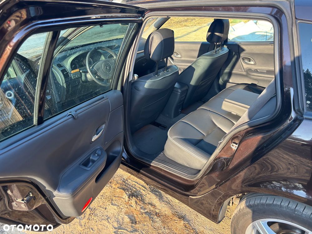 Renault Laguna 2.0 dCi FAP Initiale - 23