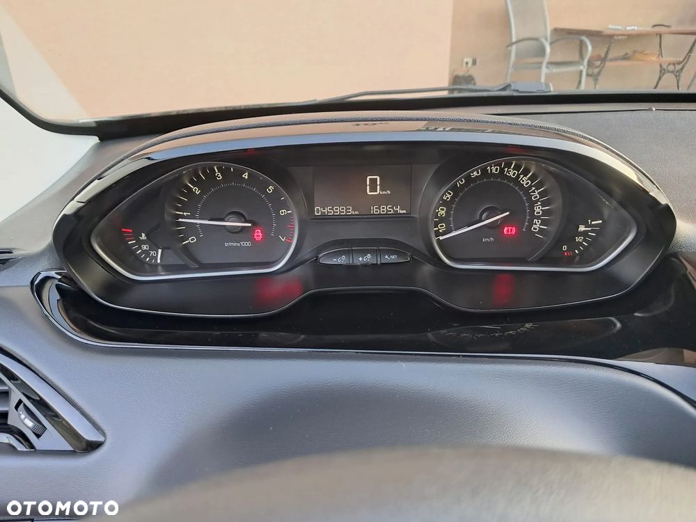 Peugeot 208 PureTech 82 Allure - 19