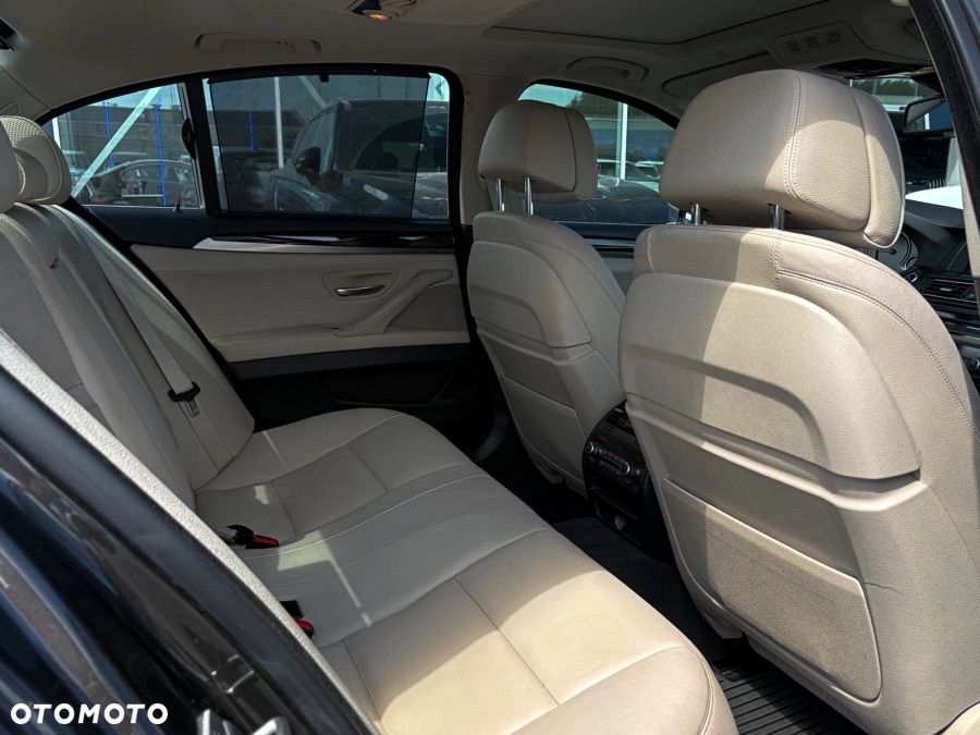 BMW Seria 5 525d xDrive Luxury Line - 39