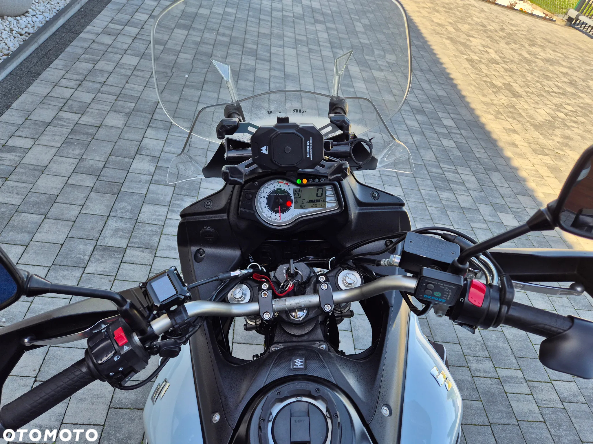Suzuki V-STROM - 10