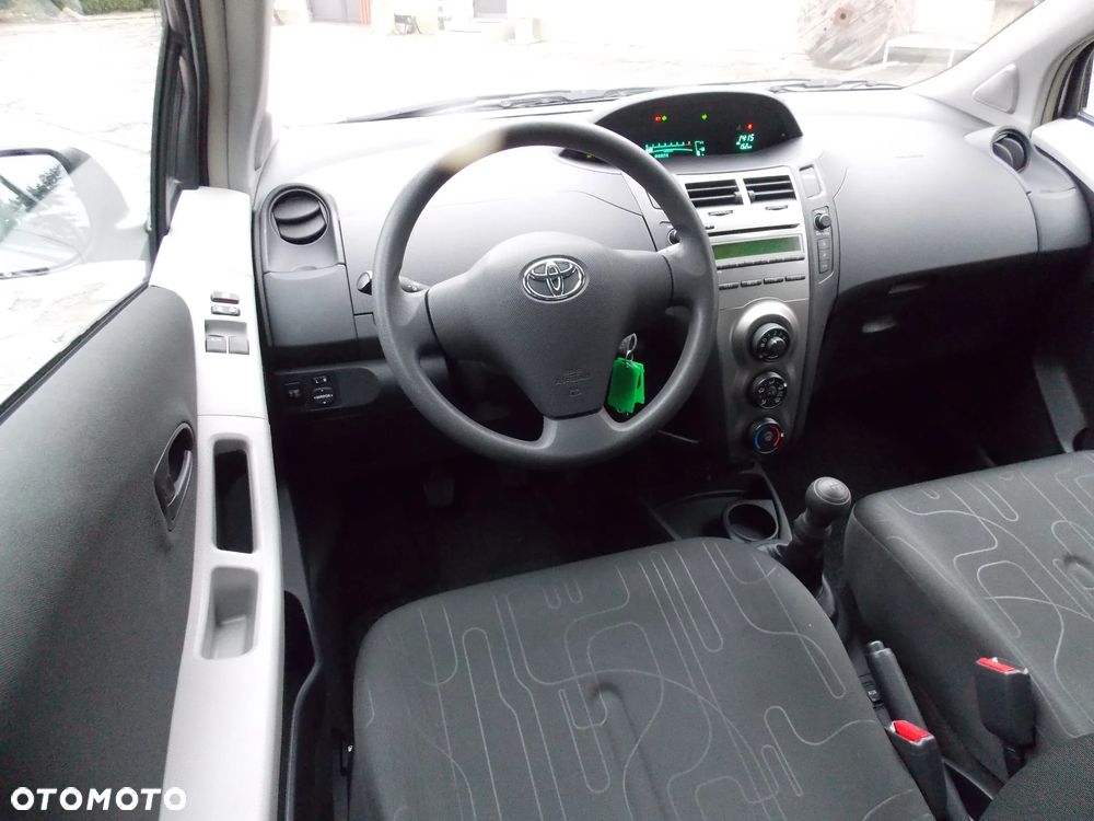 Toyota Yaris 1.0 VVT-i Sol - 22