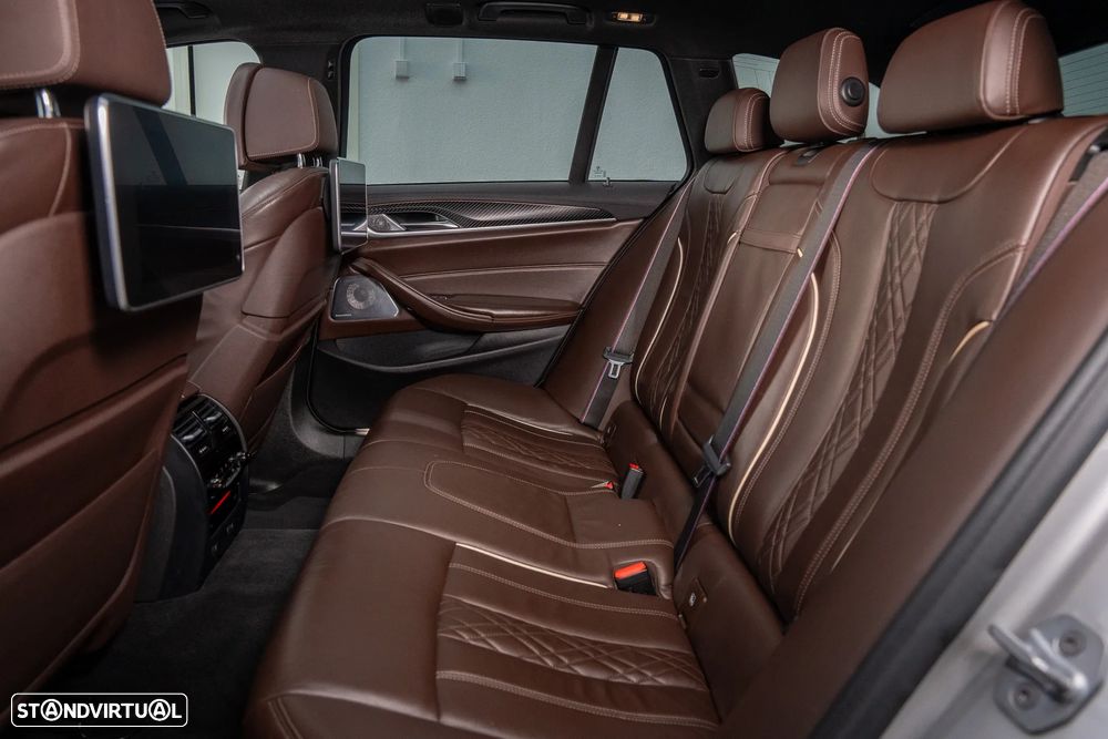 BMW M550d xDrive Auto - 32