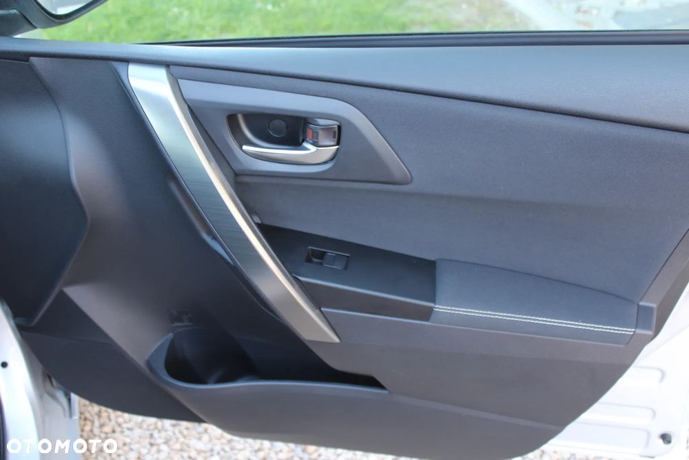 Toyota Auris 2.0 D-4D Comfort - 11