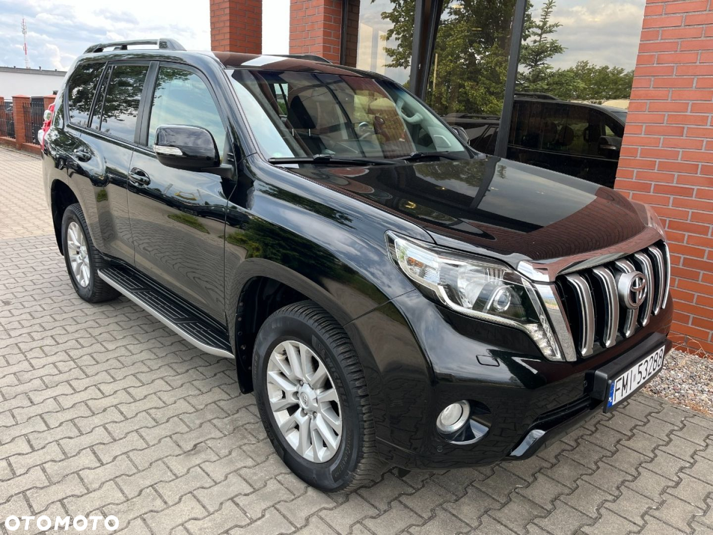 Toyota Land Cruiser - 2