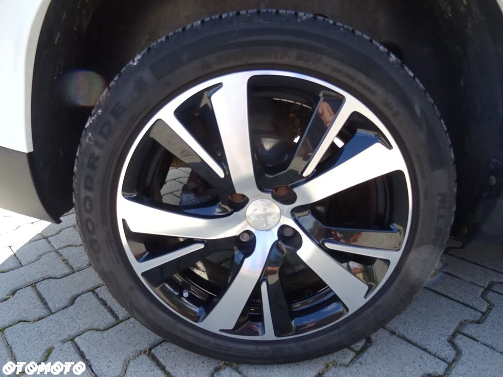 Peugeot 2008 e-HDi FAP 115 STOP & START Allure - 16