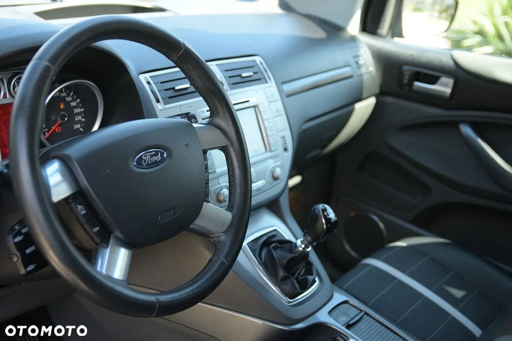 Ford Kuga 2.0 TDCi 2x4 Titanium - 25