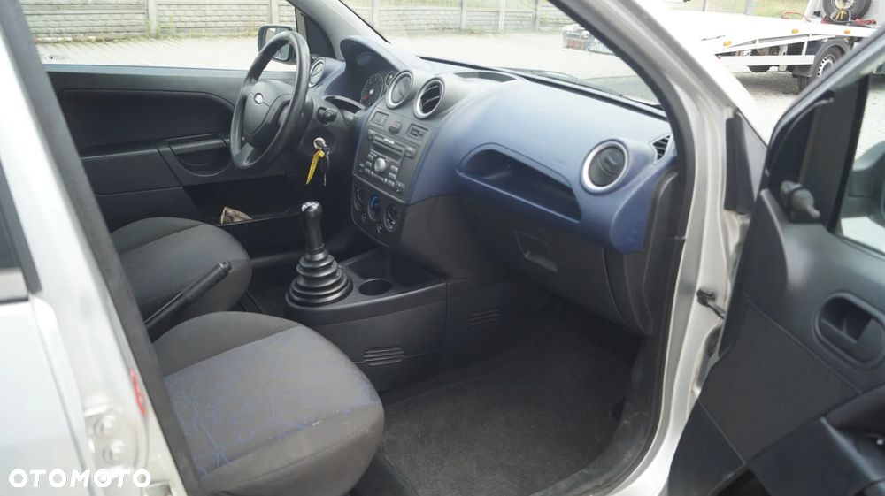 Ford Fiesta 1.3 Futura - 11