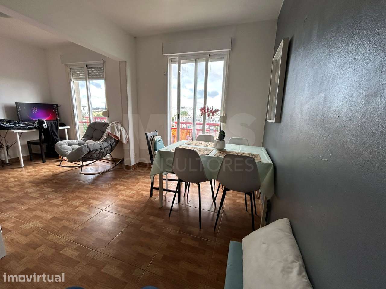 Apartamento T3 com elevador e arrecadação no Vale da Amoreira e Bai... - Grande imagem: 4/16