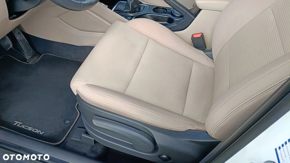 Hyundai Tucson 1.7 CRDI BlueDrive Style 2WD - 21