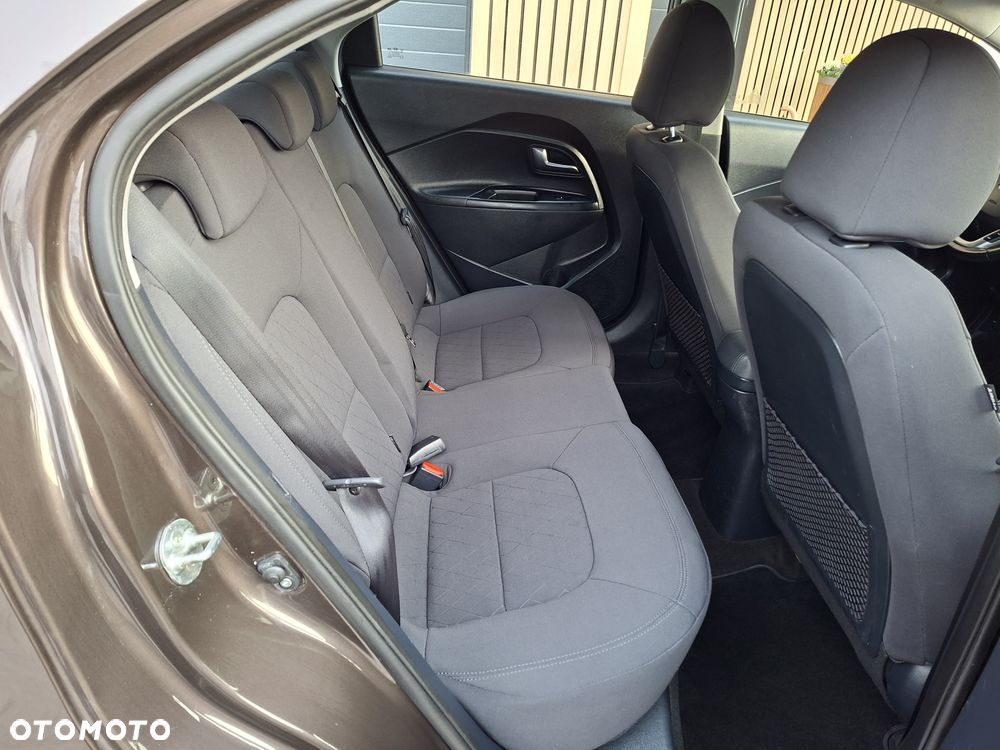 Kia Rio - 10