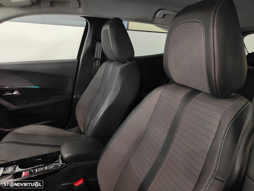 Peugeot 2008 1.2 PureTech Allure EAT8 - 31