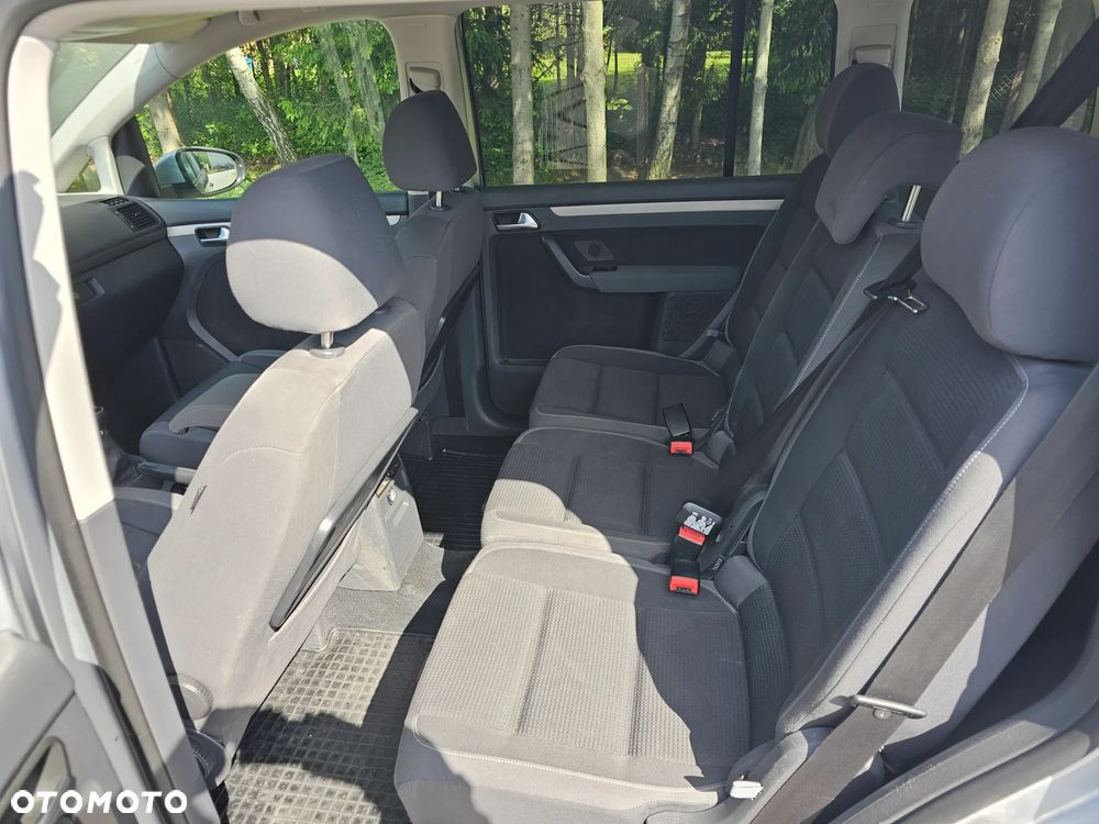 Volkswagen Touran 1.6 Conceptline - 11