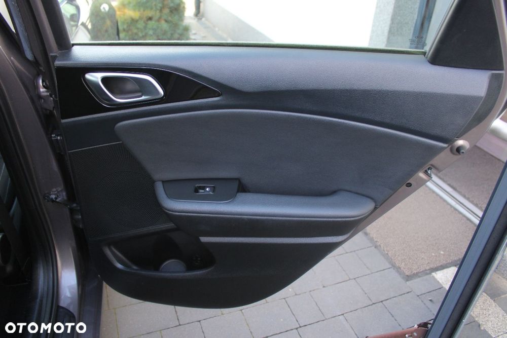 Kia Ceed - 21