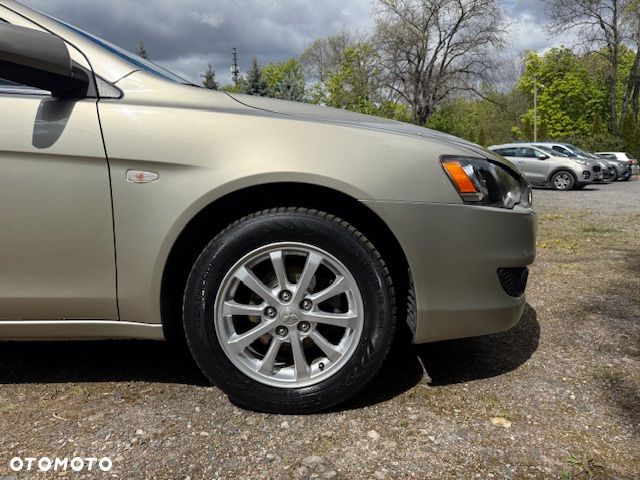 Mitsubishi Lancer 1.6 Invite - 4