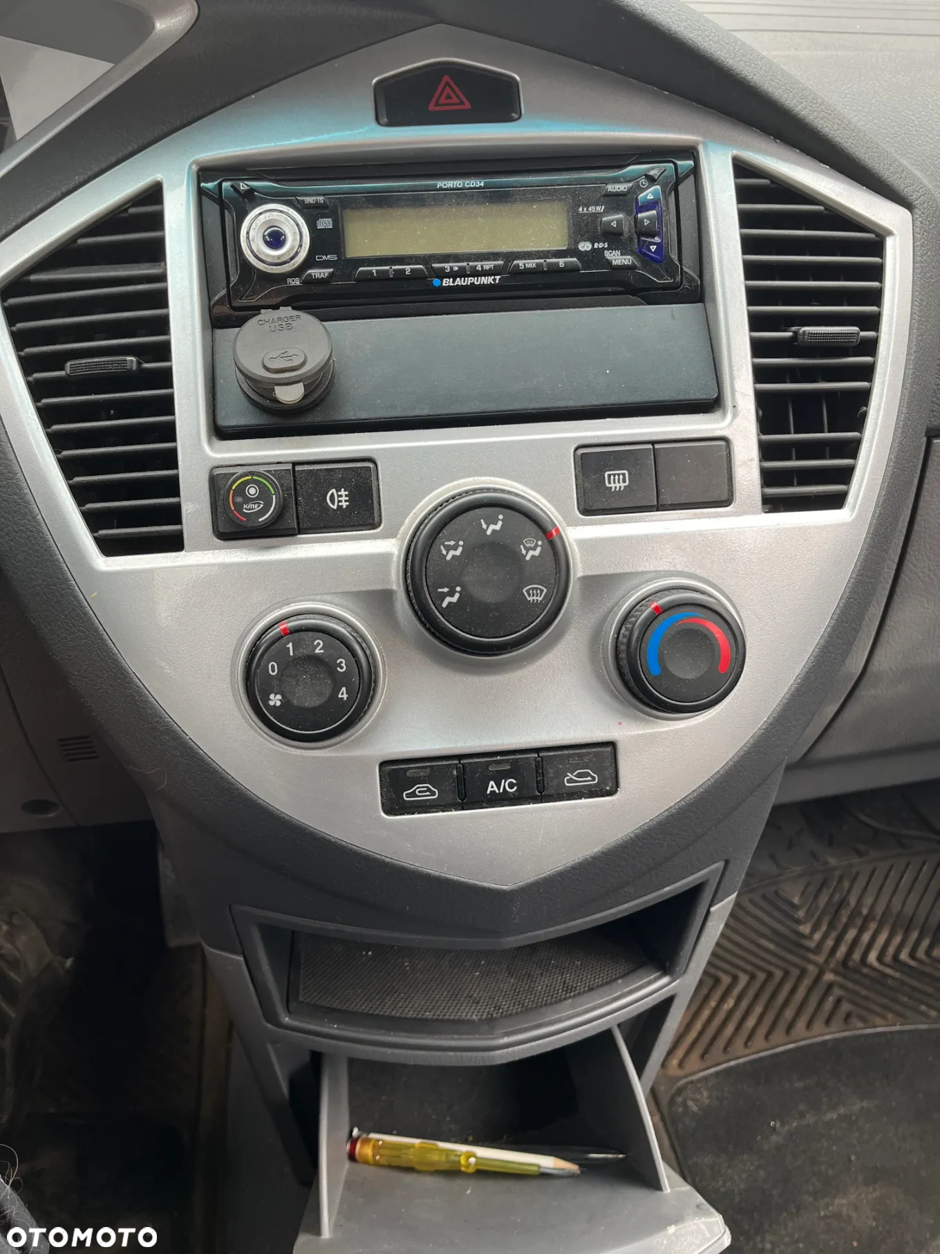 Kia Carens 2.0 CVVT LX - 4